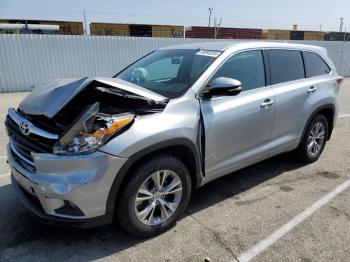  Salvage Toyota Highlander