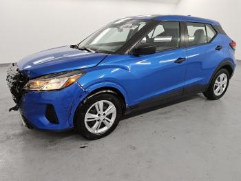  Salvage Nissan Kicks