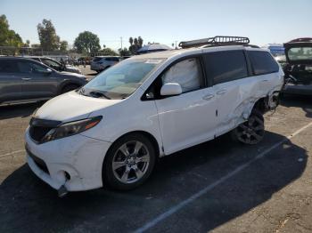  Salvage Toyota Sienna