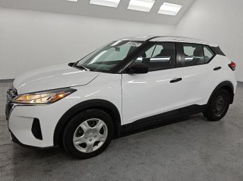  Salvage Nissan Kicks