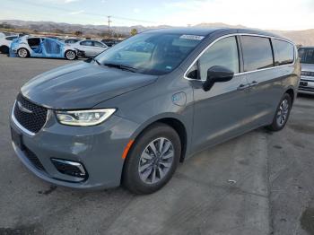  Salvage Chrysler Pacifica