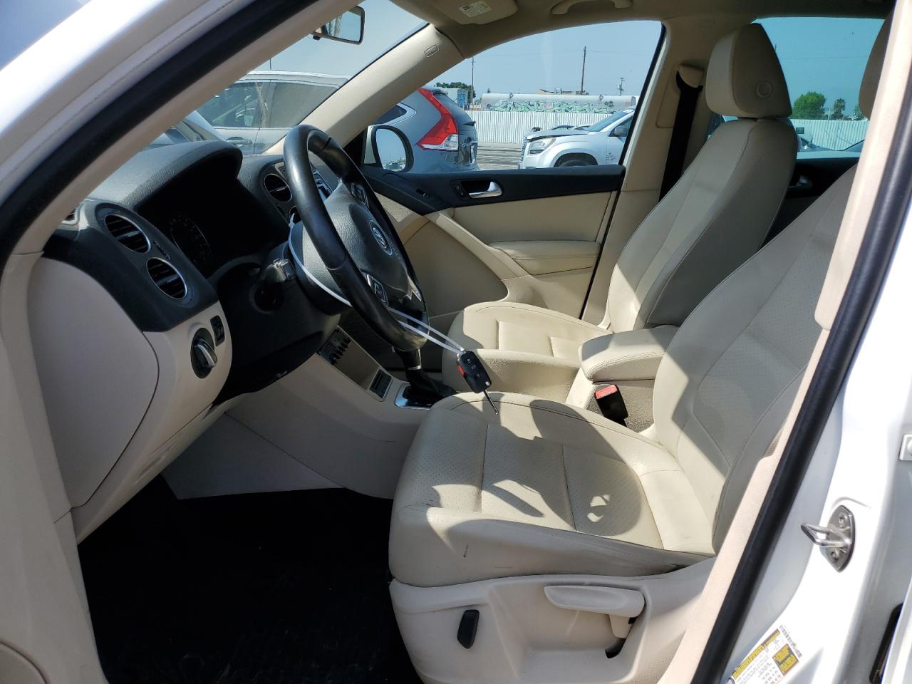 Volkswagen Tiguan S Image 11