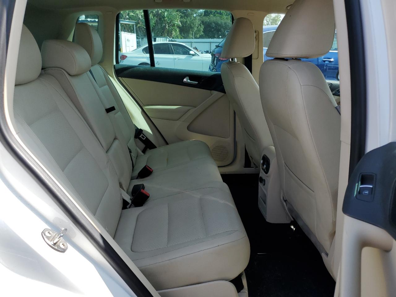 Volkswagen Tiguan S Image 4