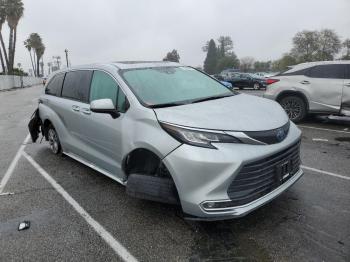  Salvage Toyota Sienna