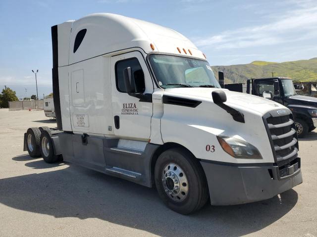  Salvage Freightliner Cascadia 1