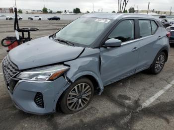  Salvage Nissan Kicks