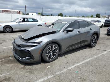  Salvage Toyota Crown Xle
