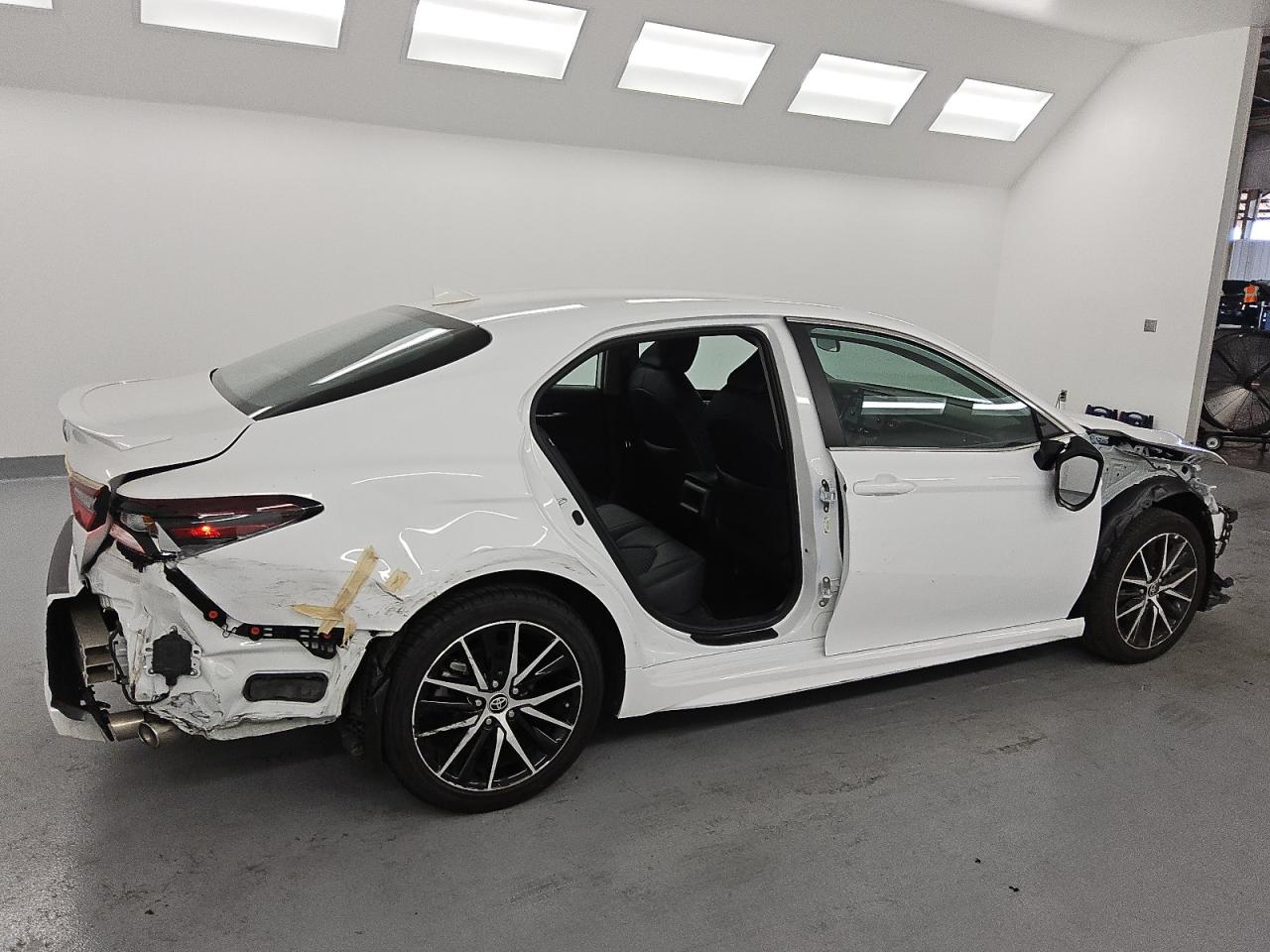 Toyota Camry Se Night Shade Image 4