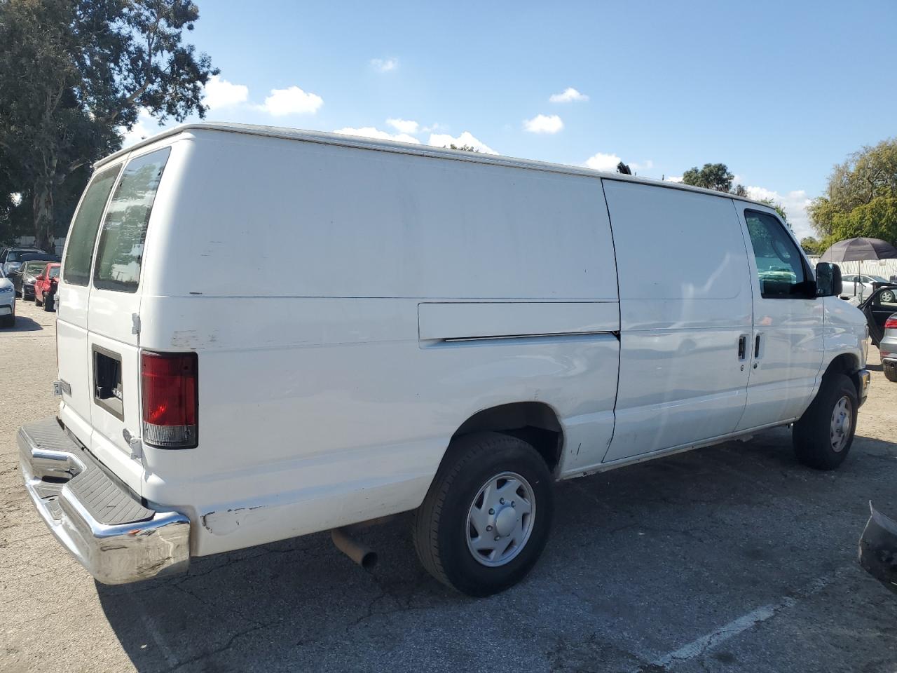 Ford Econoline E350 Super Duty Van Image 2