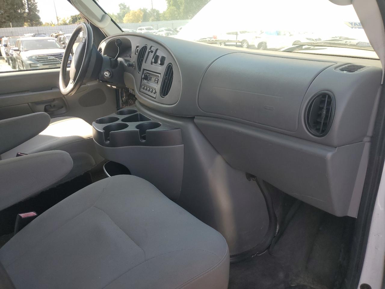 Ford Econoline E350 Super Duty Van Image 11