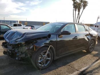  Salvage Kia K4 Lx