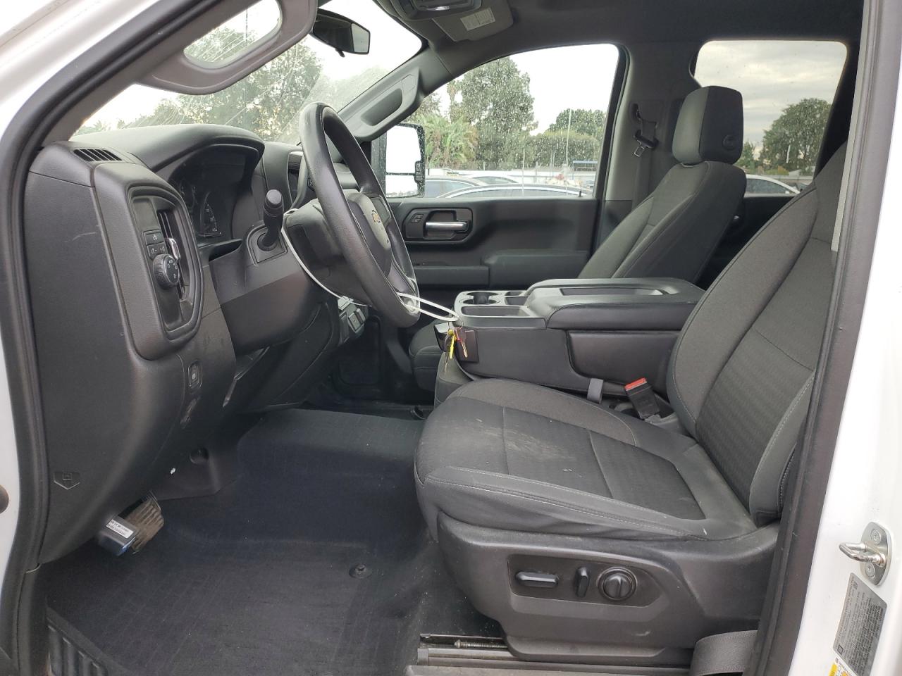 Chevrolet Silverado C2500 Heavy Duty Image 10