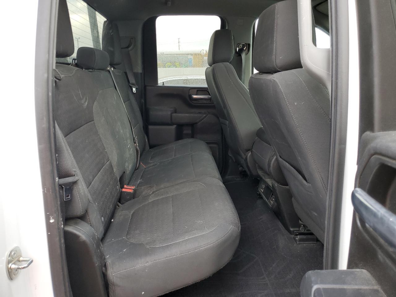 Chevrolet Silverado C2500 Heavy Duty Image 7