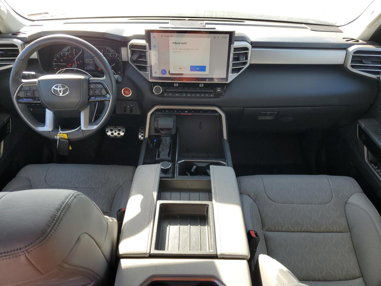 Toyota Tundra Crewmax Limited Image 7