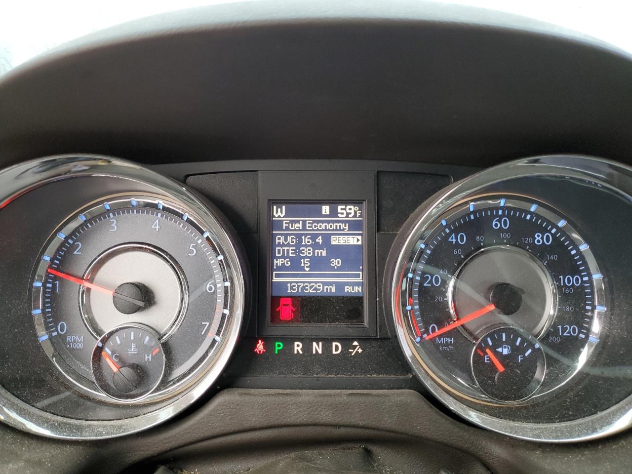 Chrysler Minivan Touring Image 9