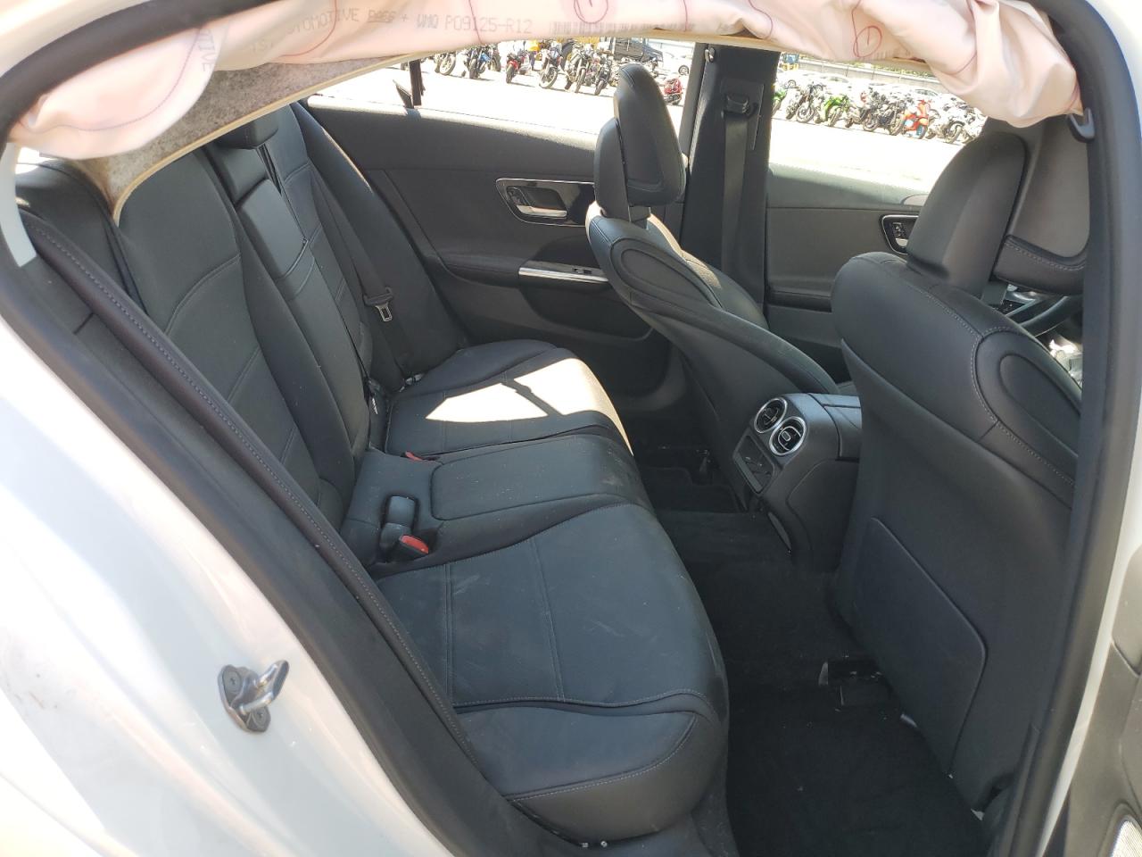 Mercedes-Benz C-Class 300 Image 6