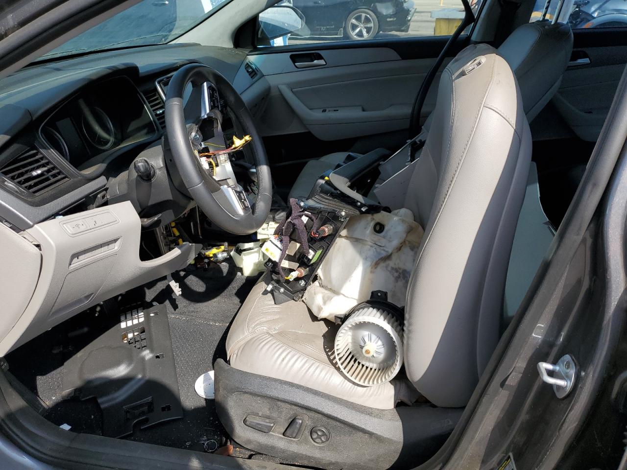 Hyundai SONATA Sport Image 2