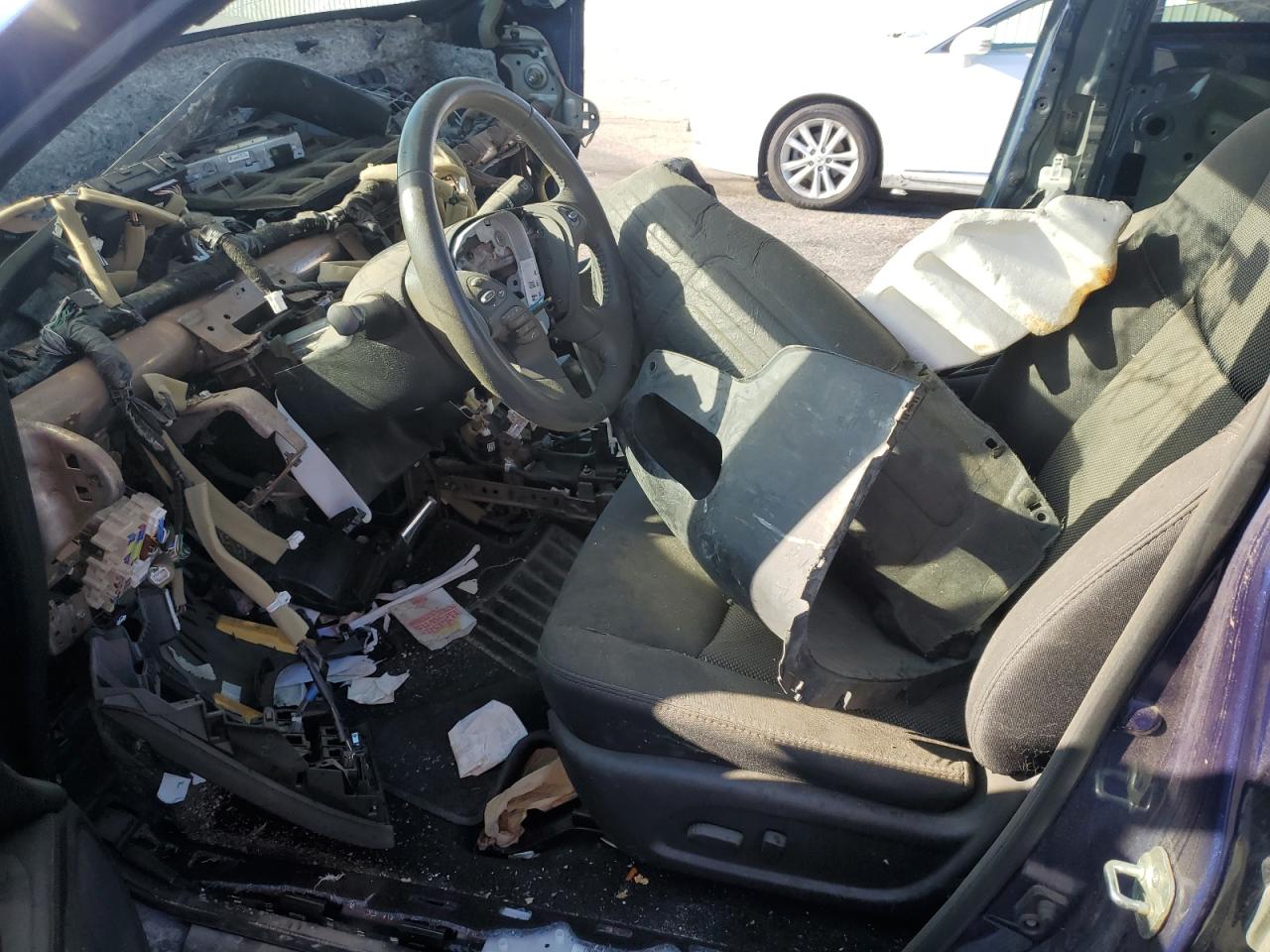 Nissan Pathfinder S Image 4