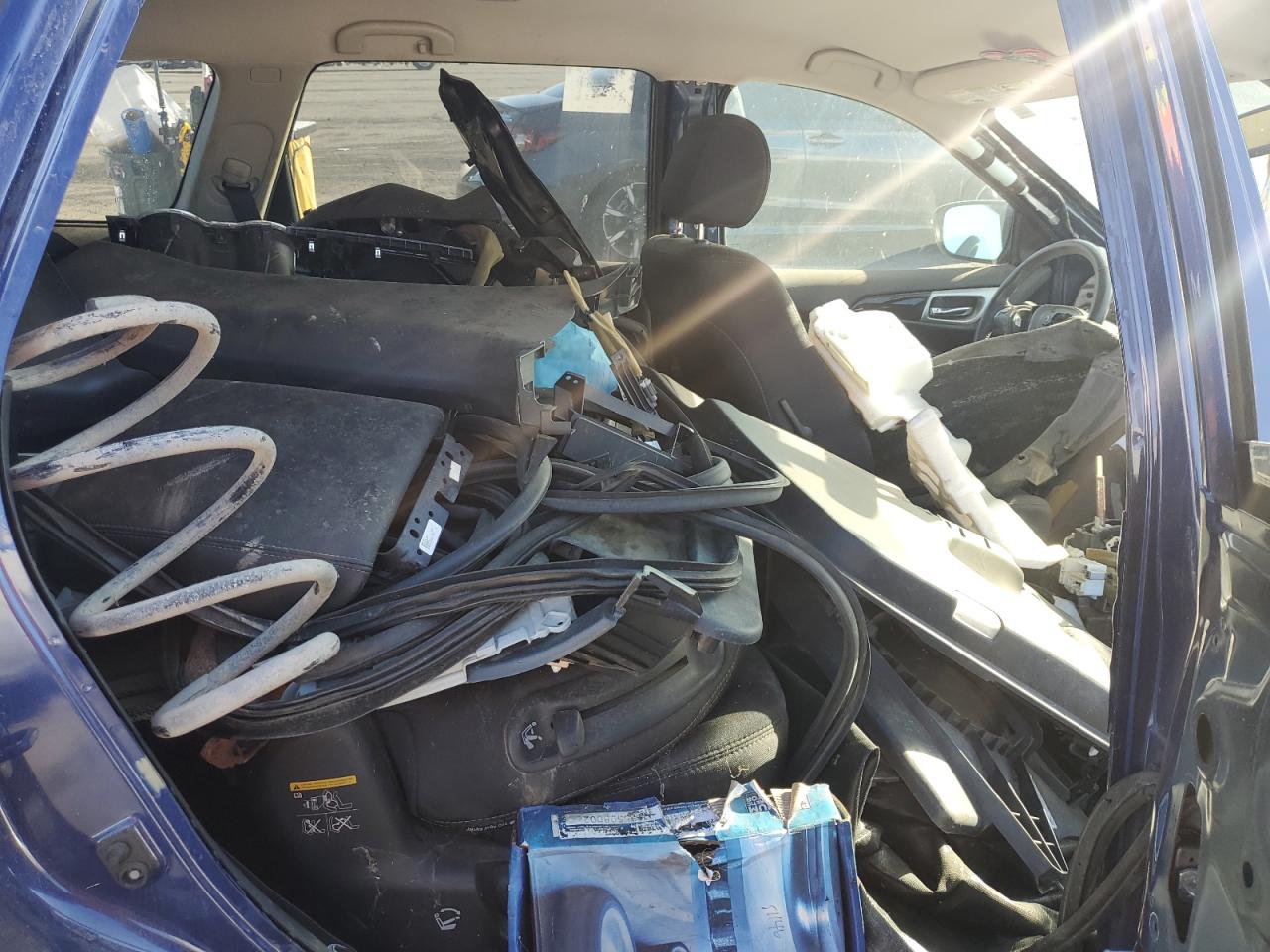 Nissan Pathfinder S Image 9