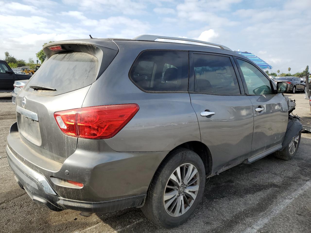 Nissan Pathfinder S Image 5