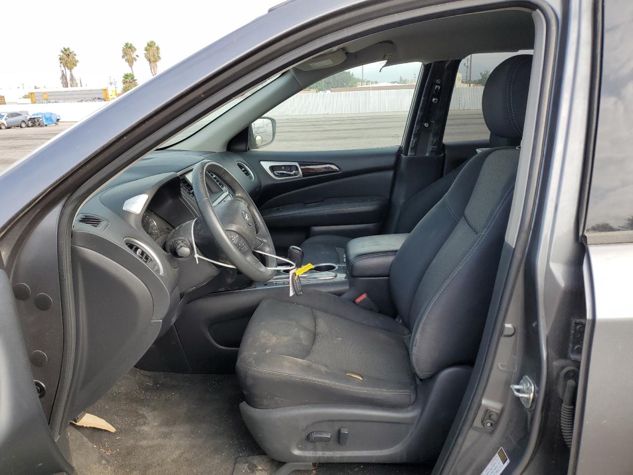 Nissan Pathfinder S Image 8