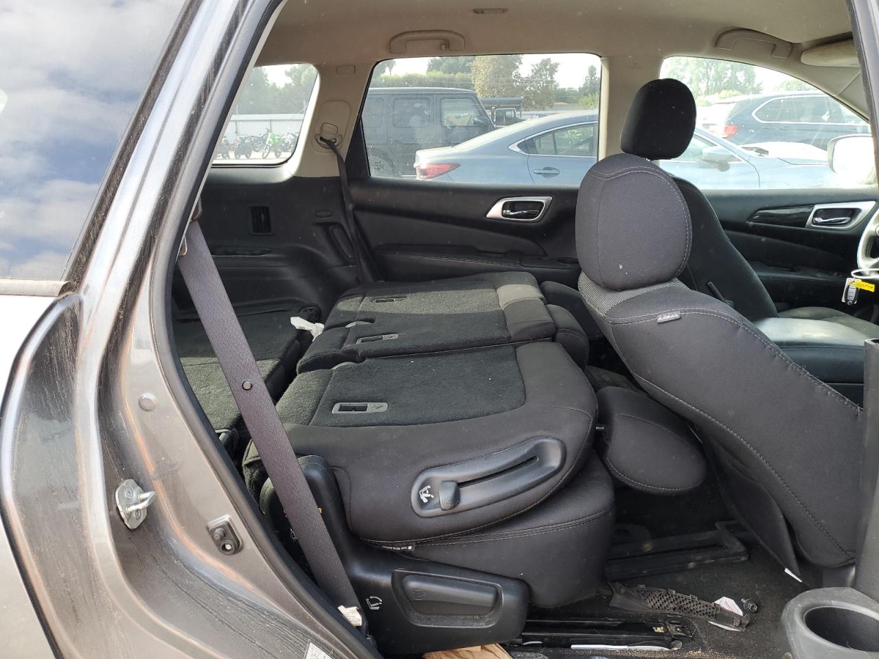 Nissan Pathfinder S Image 9