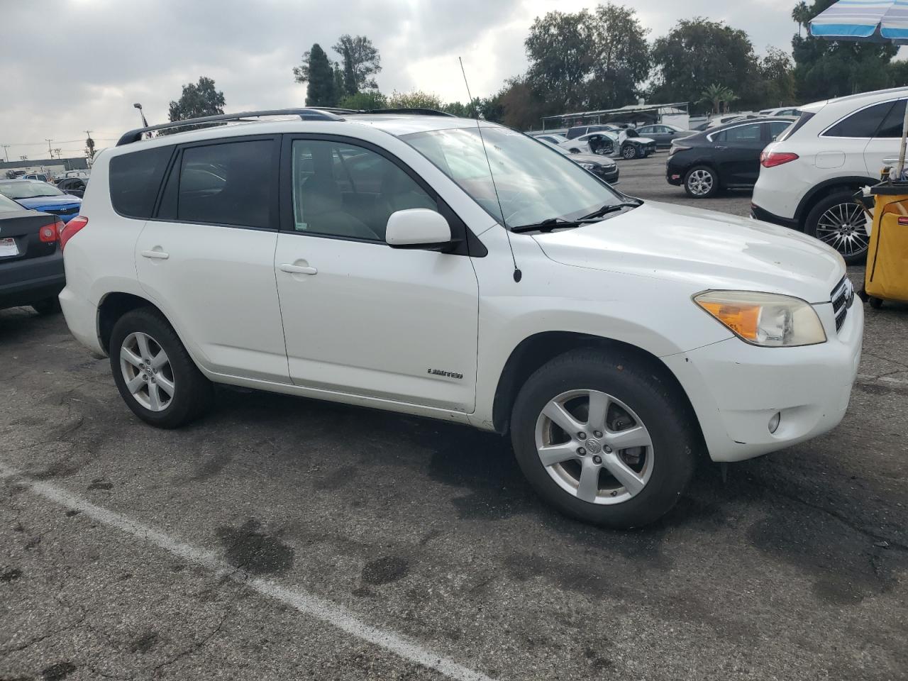 Toyota RAV4 Limited Image 6