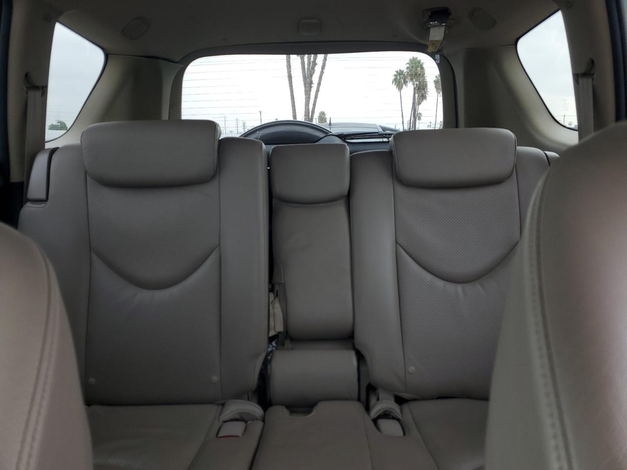 Toyota RAV4 Limited Image 5