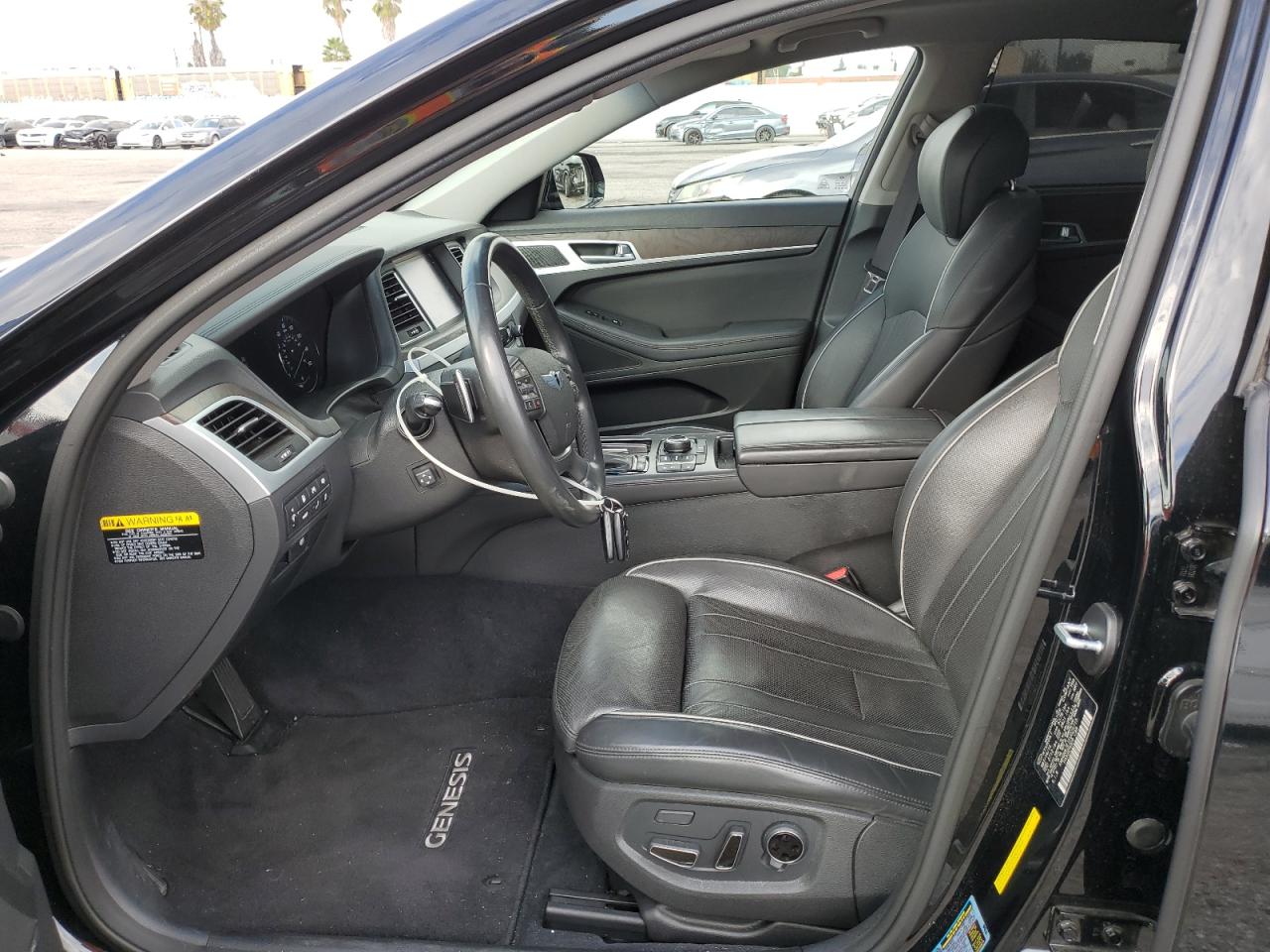 Hyundai Genesis 3.8l Image 8