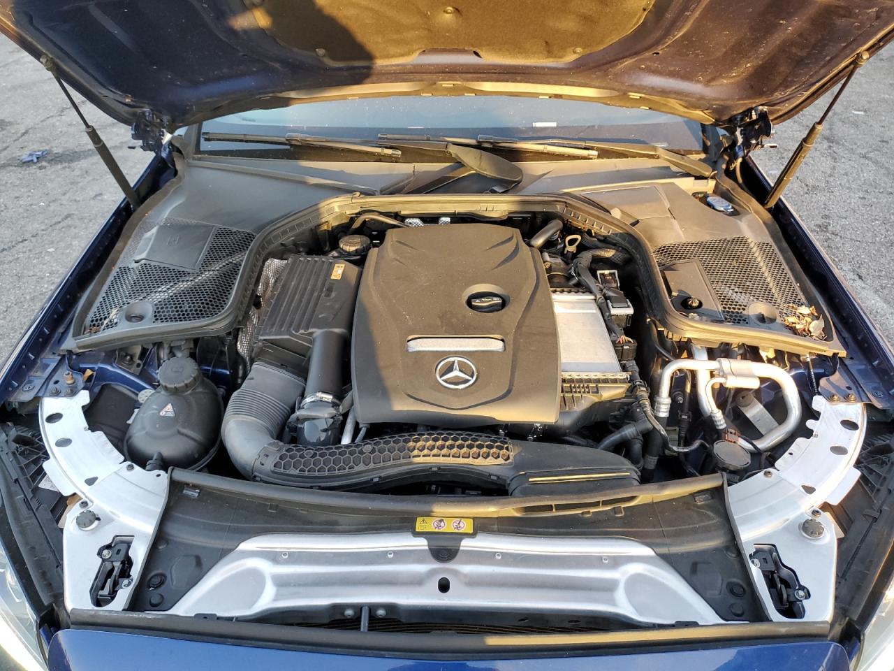 Mercedes-Benz C-Class 300 Image 2