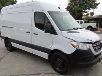  Salvage Mercedes-Benz Sprinter