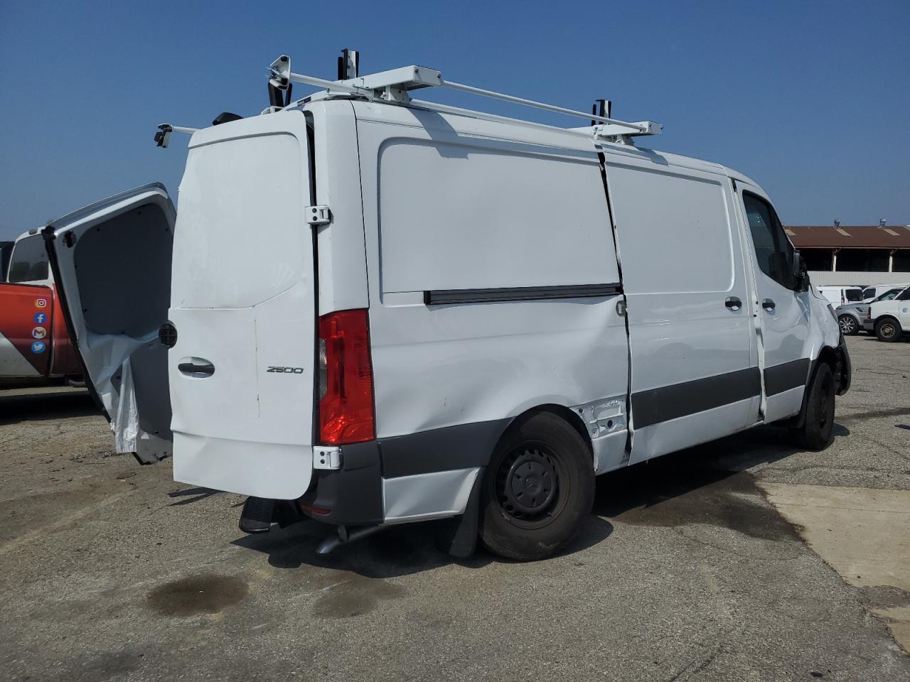 Mercedes-Benz Sprinter 2500 Image 2