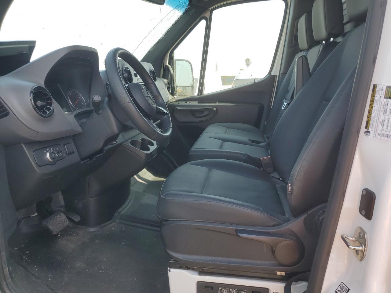 Mercedes-Benz Sprinter 2500 Image 3