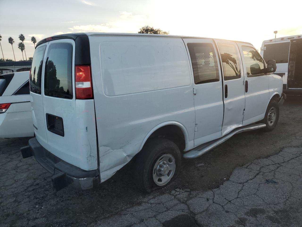 Chevrolet Express Image 7