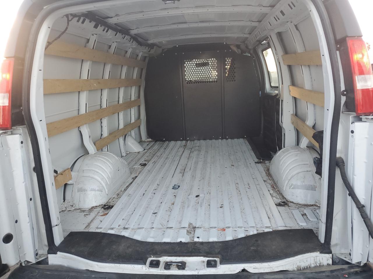 Chevrolet Express Image 12