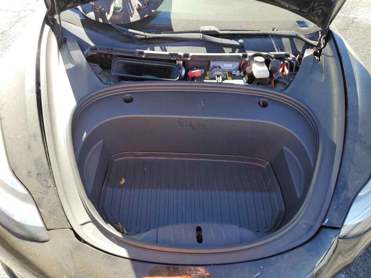 Tesla Model 3 Image 4