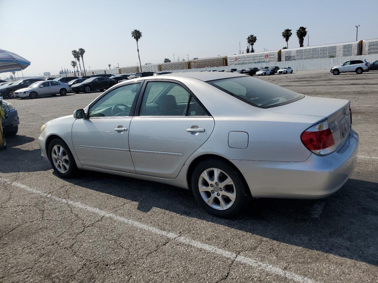 Toyota Camry Le Image 5