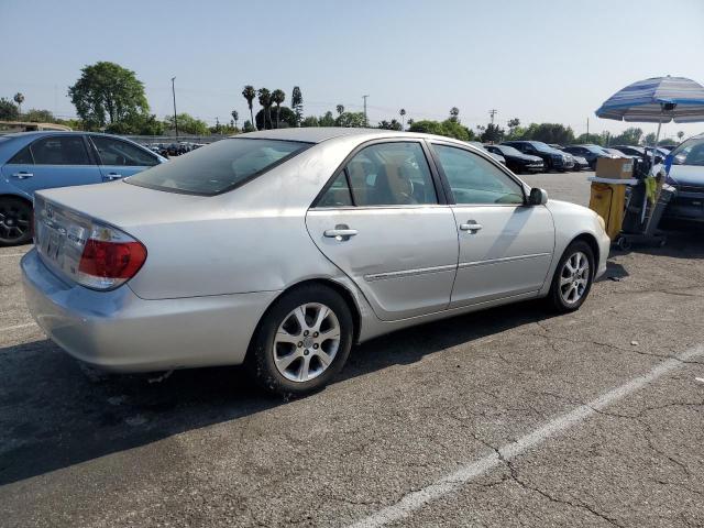 Toyota Camry Le Image 3