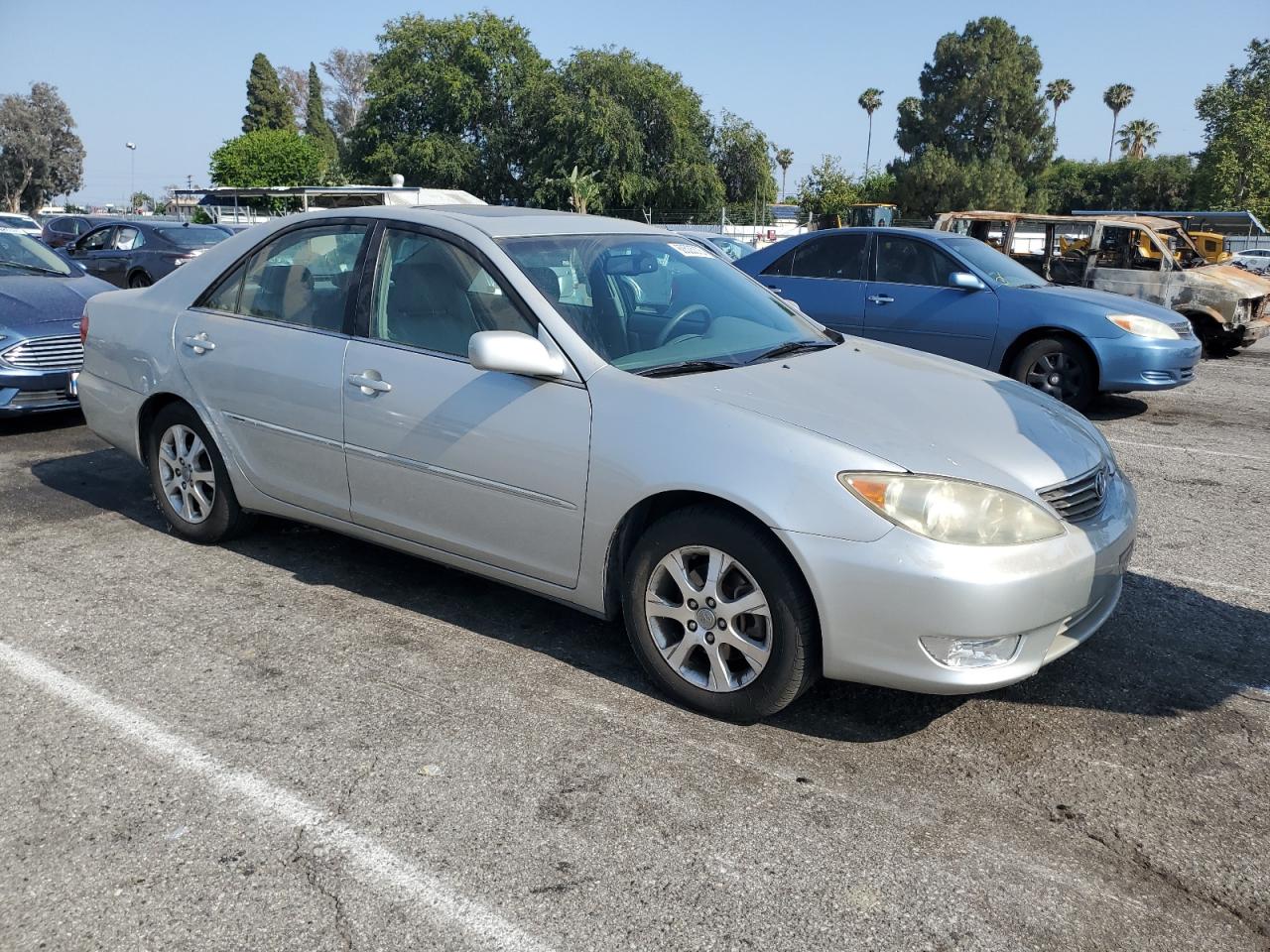 Toyota Camry Le Image 2