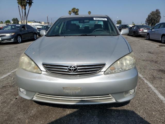 Toyota Camry Le Image 4