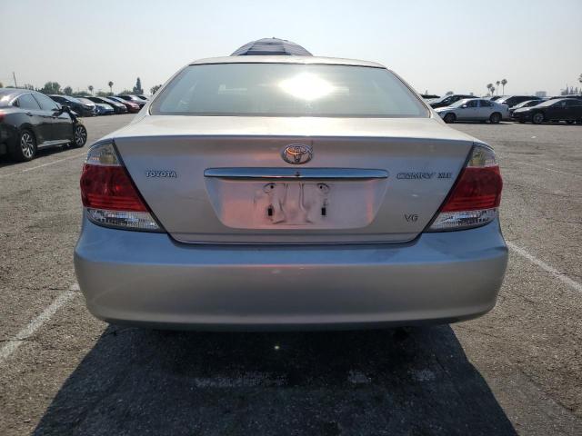 Toyota Camry Le Image 11