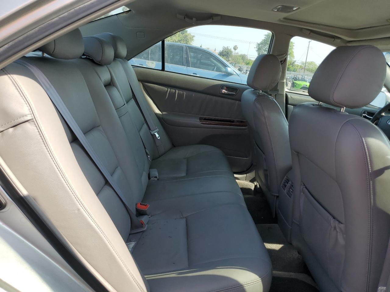 Toyota Camry Le Image 7