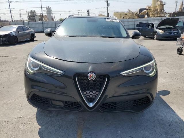 Alfa Romeo Stelvio Image 4