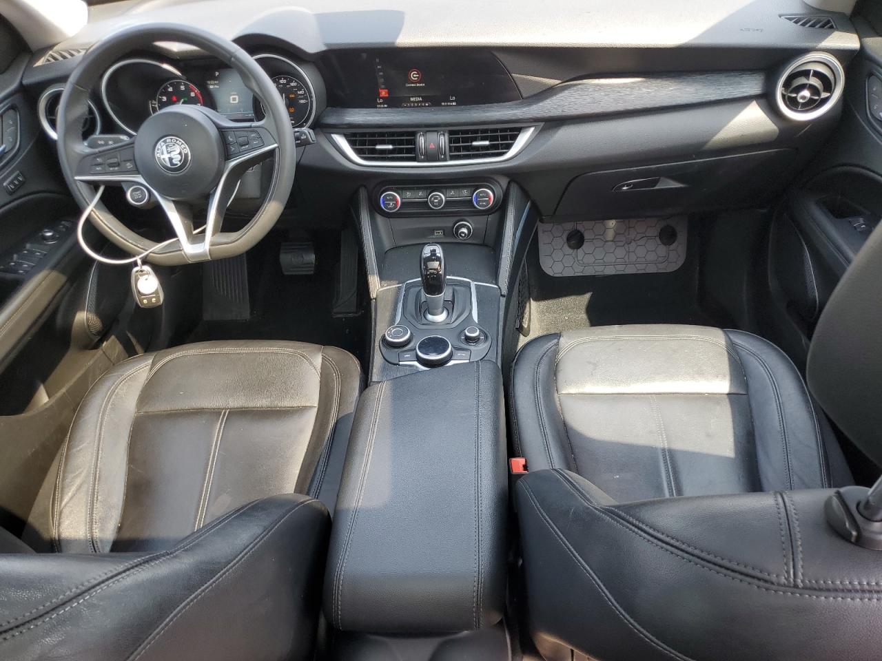 Alfa Romeo Stelvio Image 12
