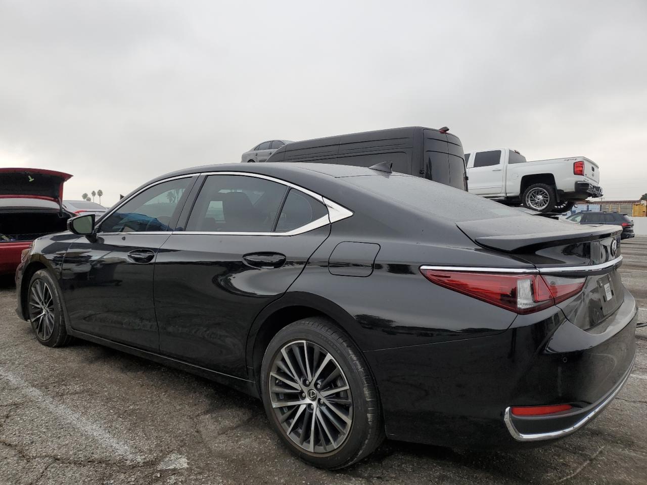 Lexus Es 300h Base Image 2