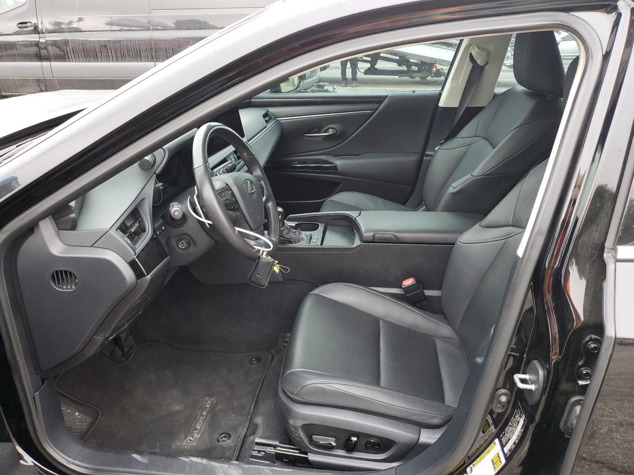 Lexus Es 300h Base Image 9