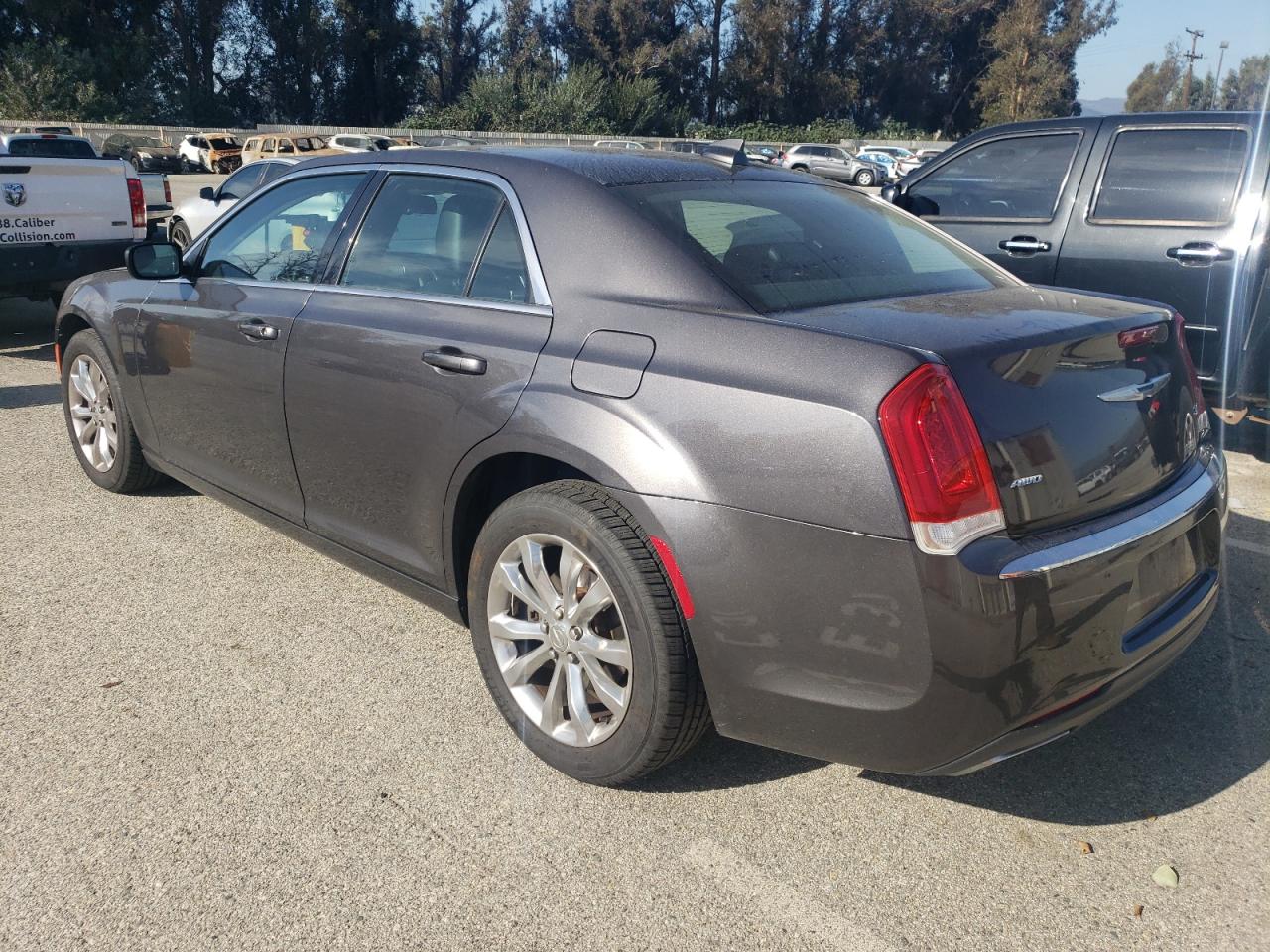 Chrysler 300 Limited Image 7