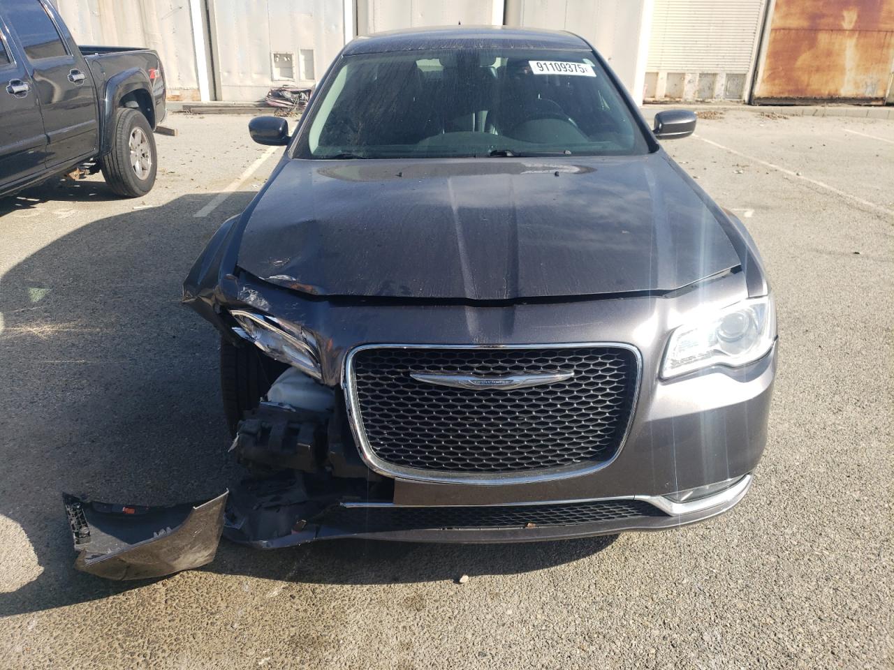 Chrysler 300 Limited Image 4