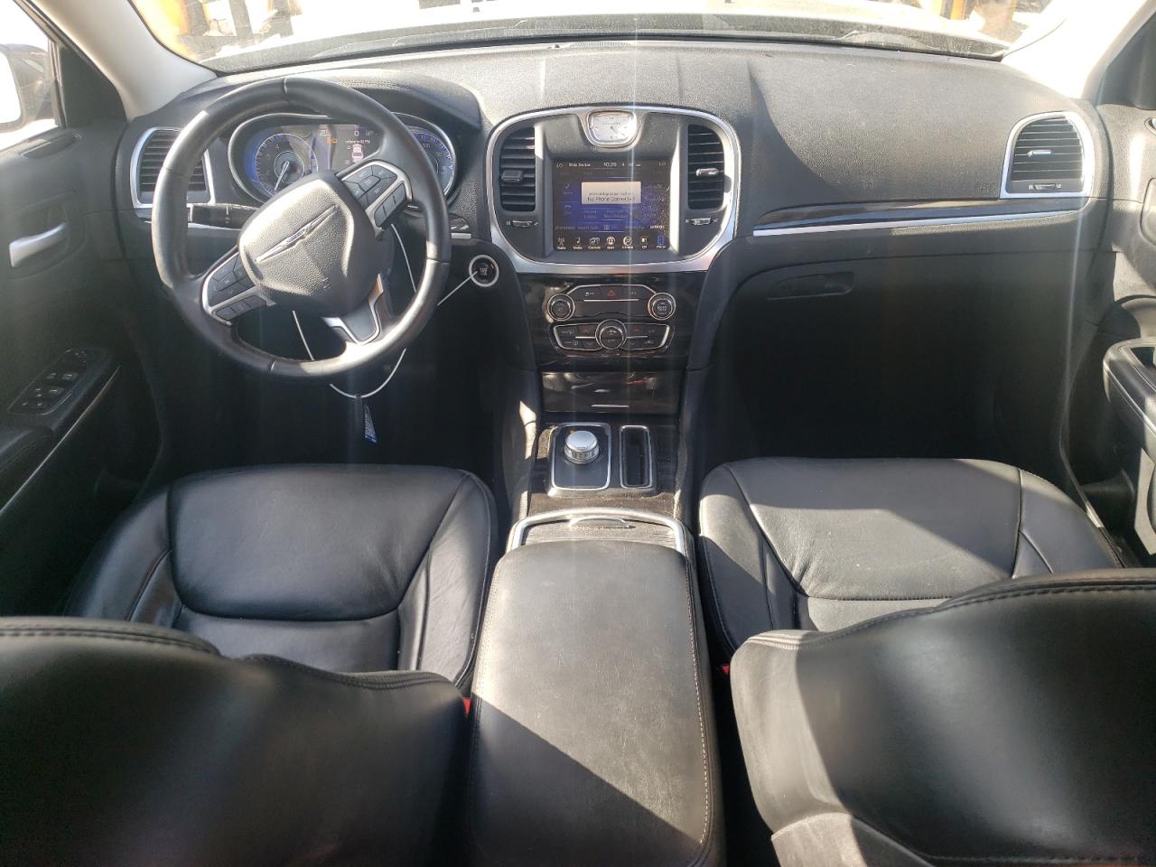 Chrysler 300 Limited Image 8