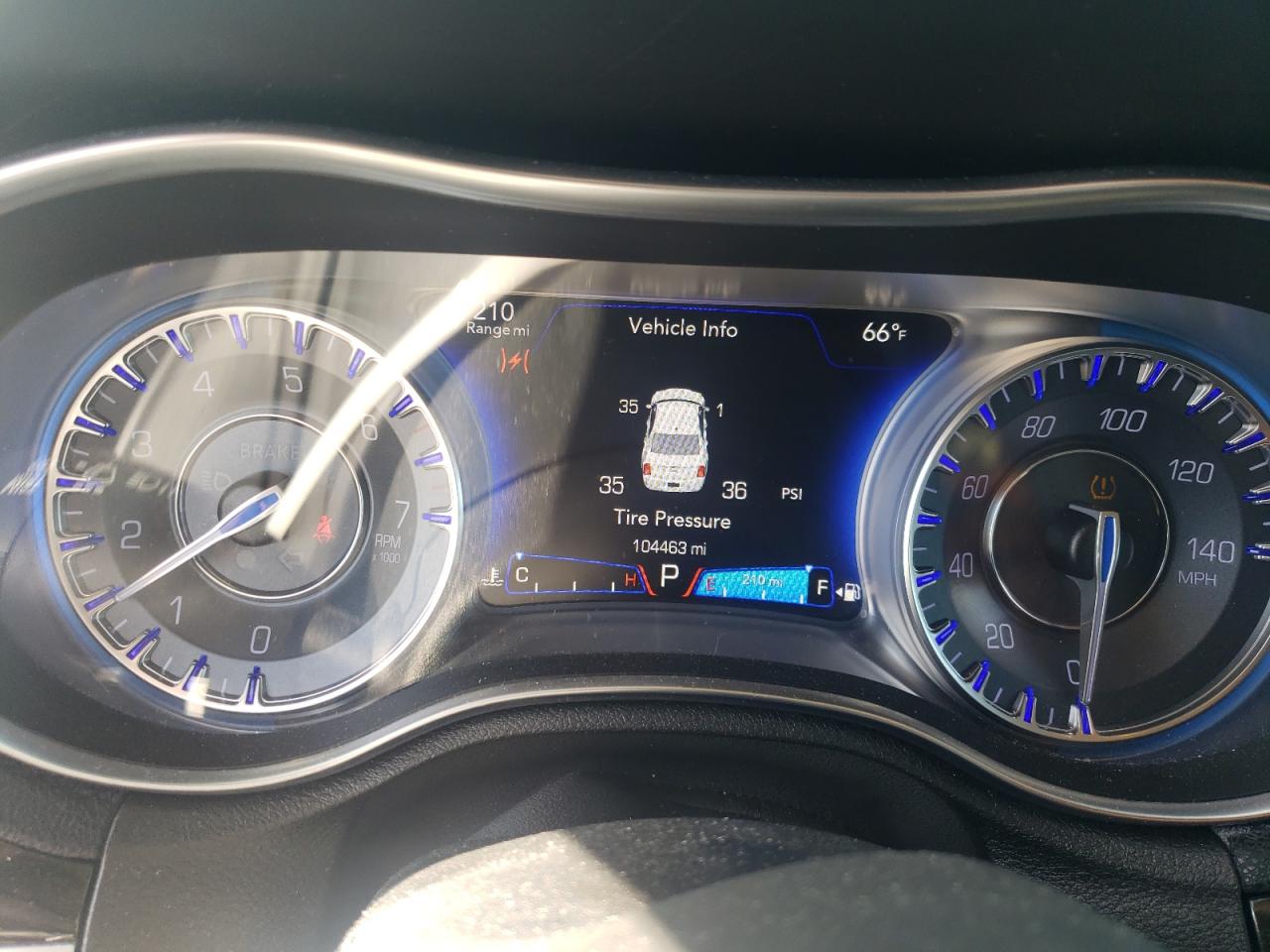 Chrysler 300 Limited Image 9